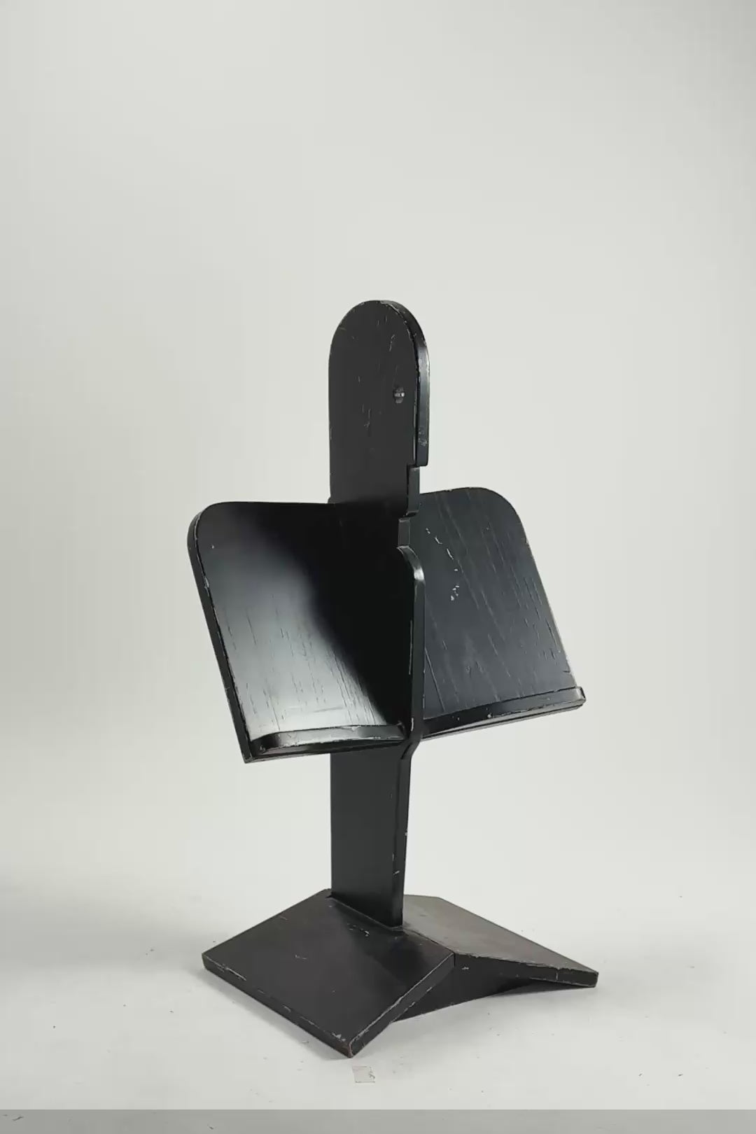 Load video: Mannequin Doll Display Stand / 人形ディスプレイ台