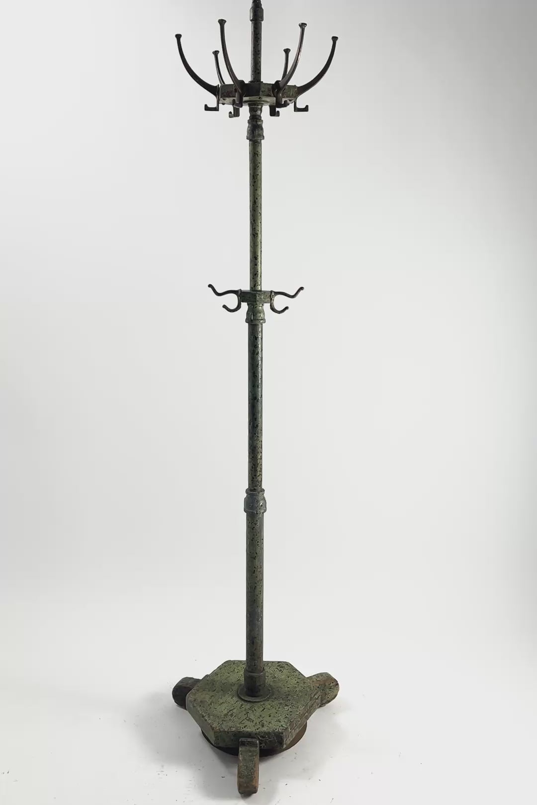 Load video: Metal Coat Rack / メタル コートラック