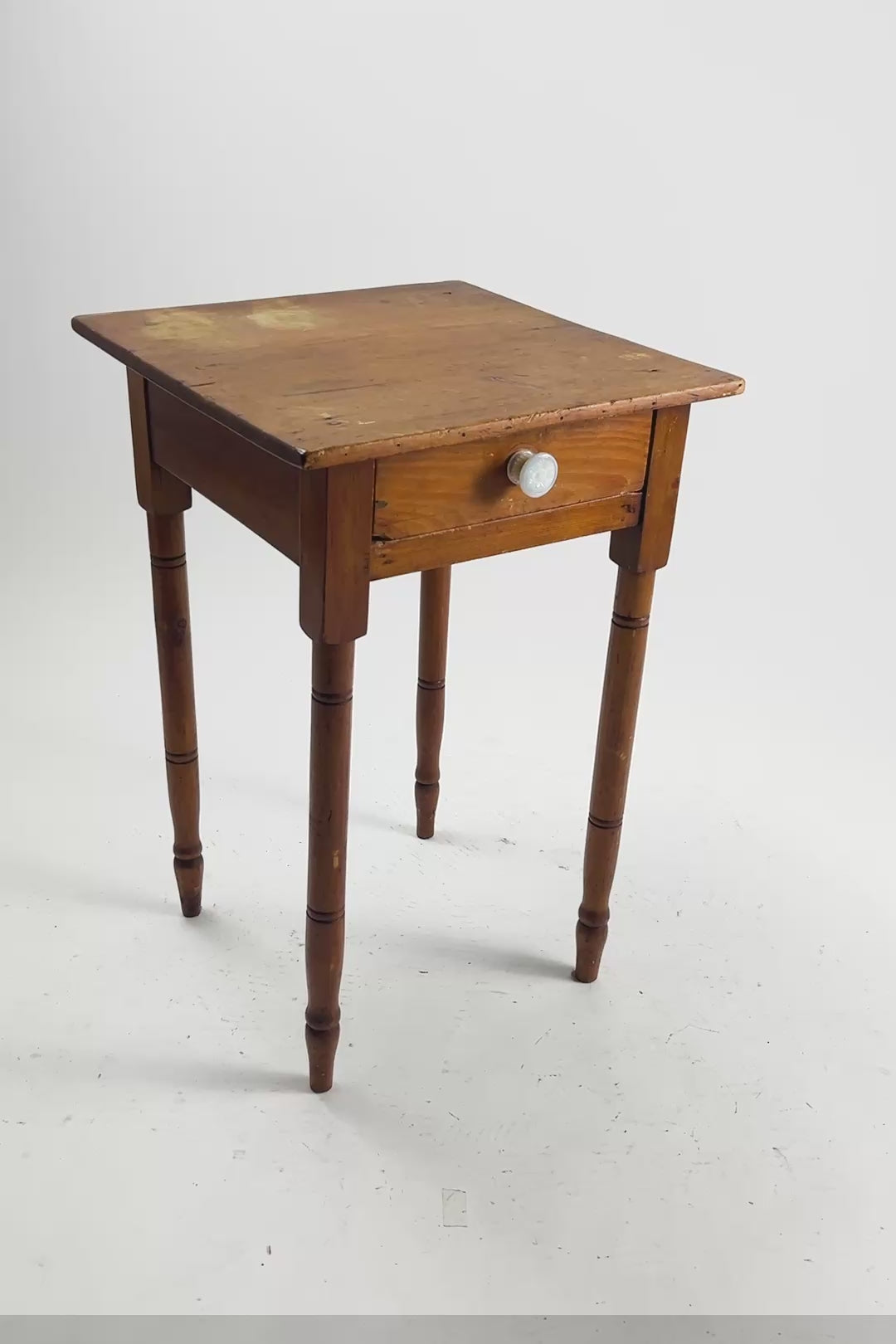 Load video: Vintage Side Table with Drawer / 引き出し付きテーブル