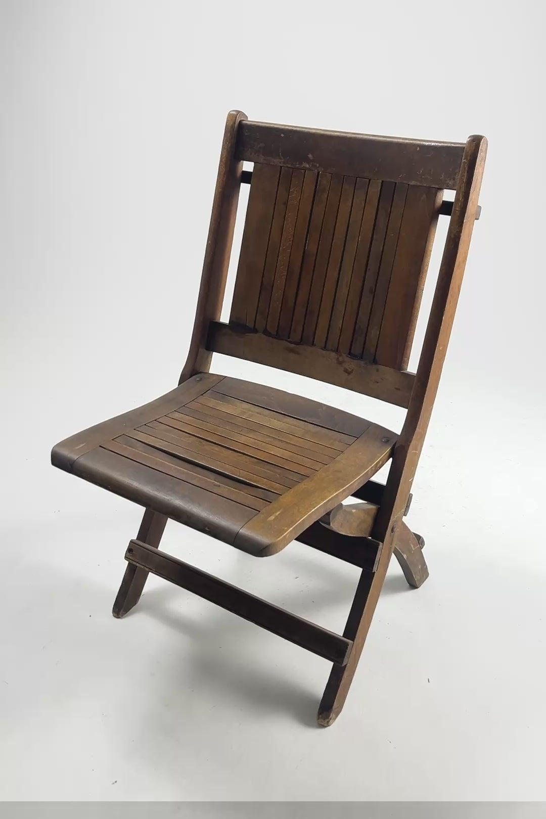 Load video: Wooden Folding Chair / 木製 折りたたみイス