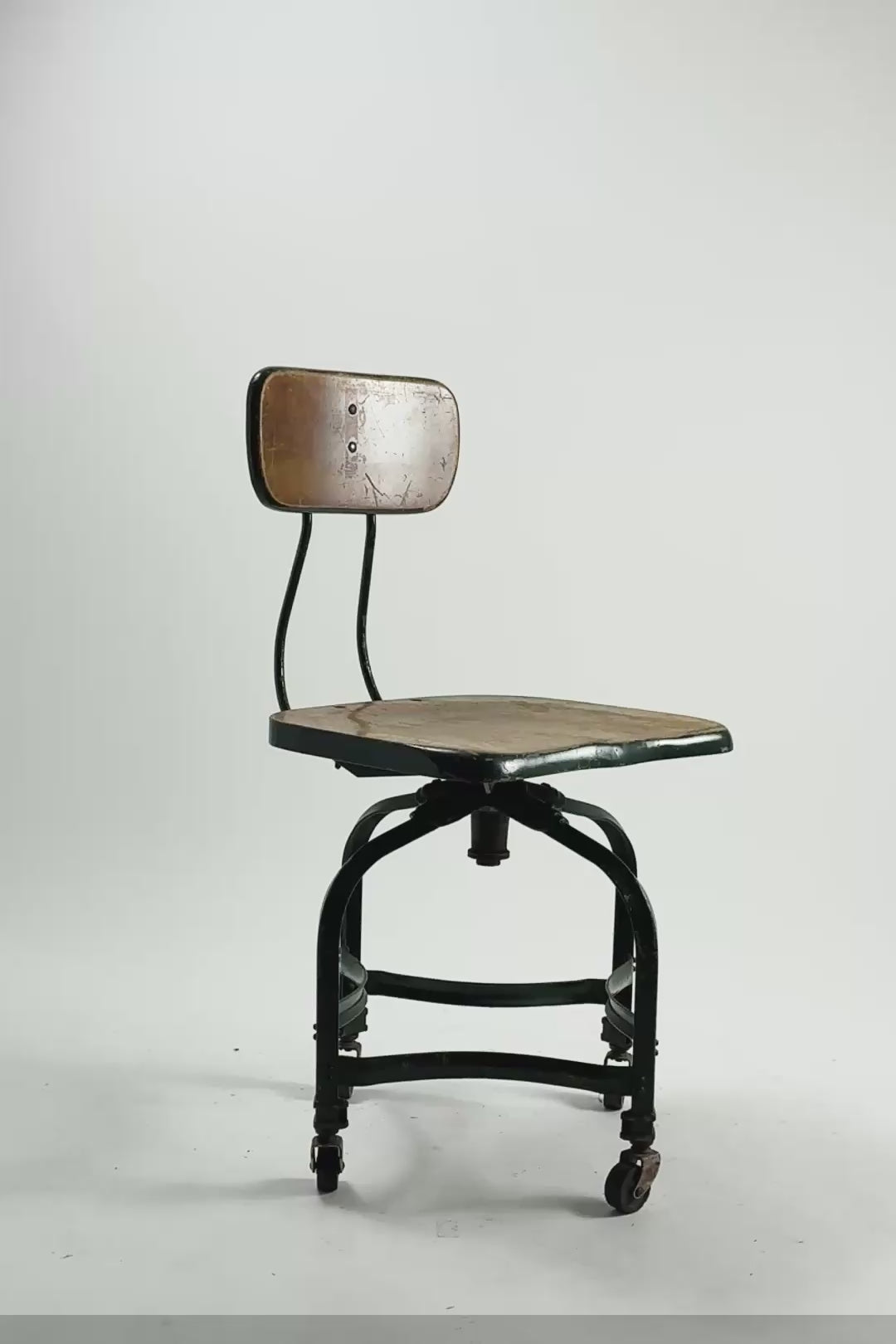 ビデオを読み込む: Industrial Swivel Chair / インダストリアル スウィベル チェア