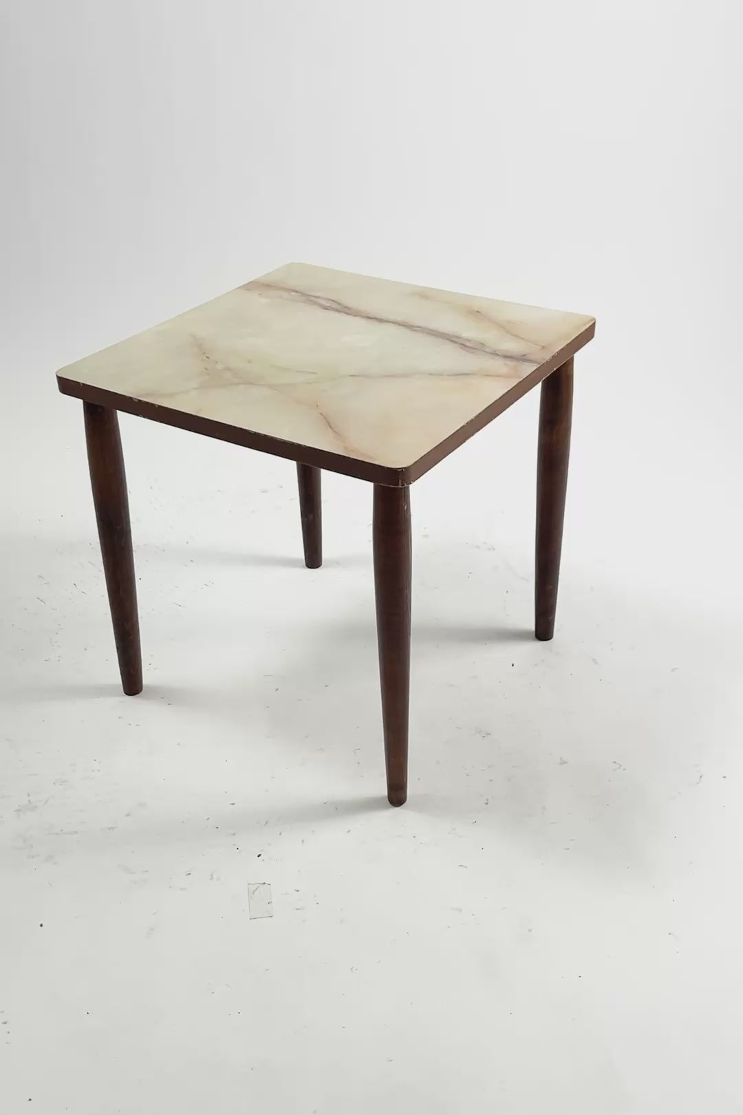 Load video: Square Side Table with Faux Marble Top / 大理石調天板 スクエアサイドテーブル