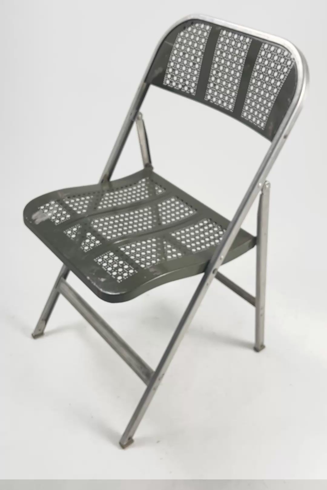 ビデオを読み込む: Punching Metal Folding Chair / パンチングメタル折りたたみ椅子