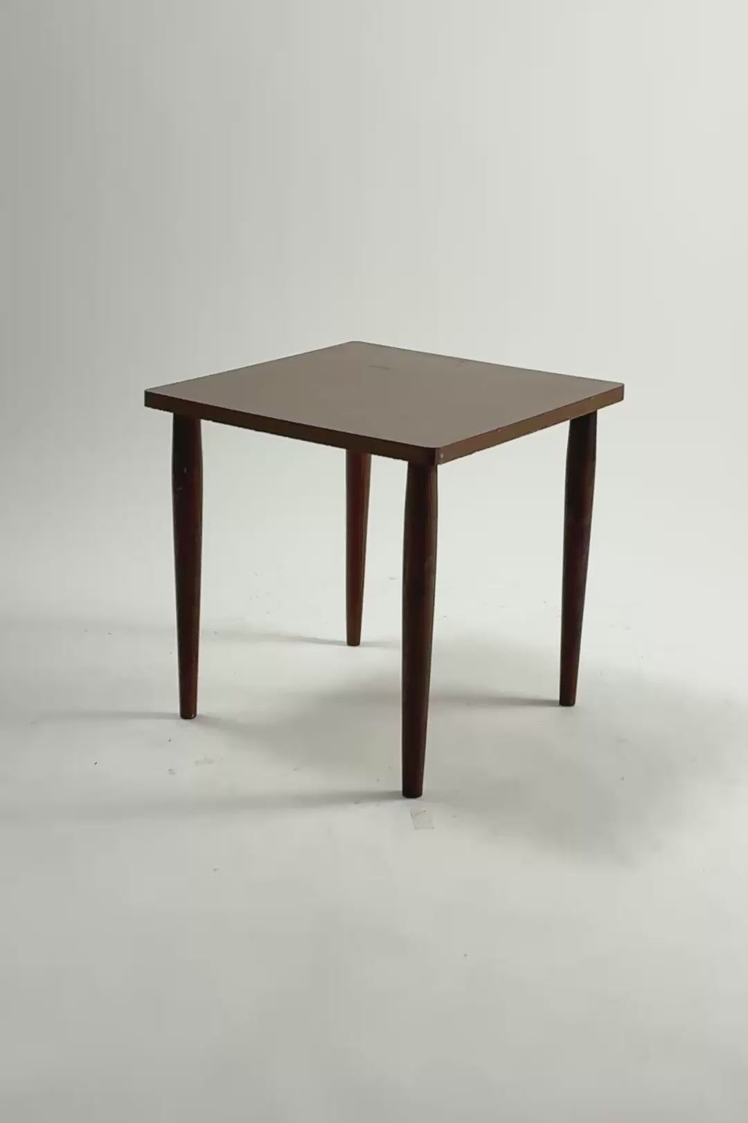 Load video: Square Side Table / 小ぶりなサイドテーブル