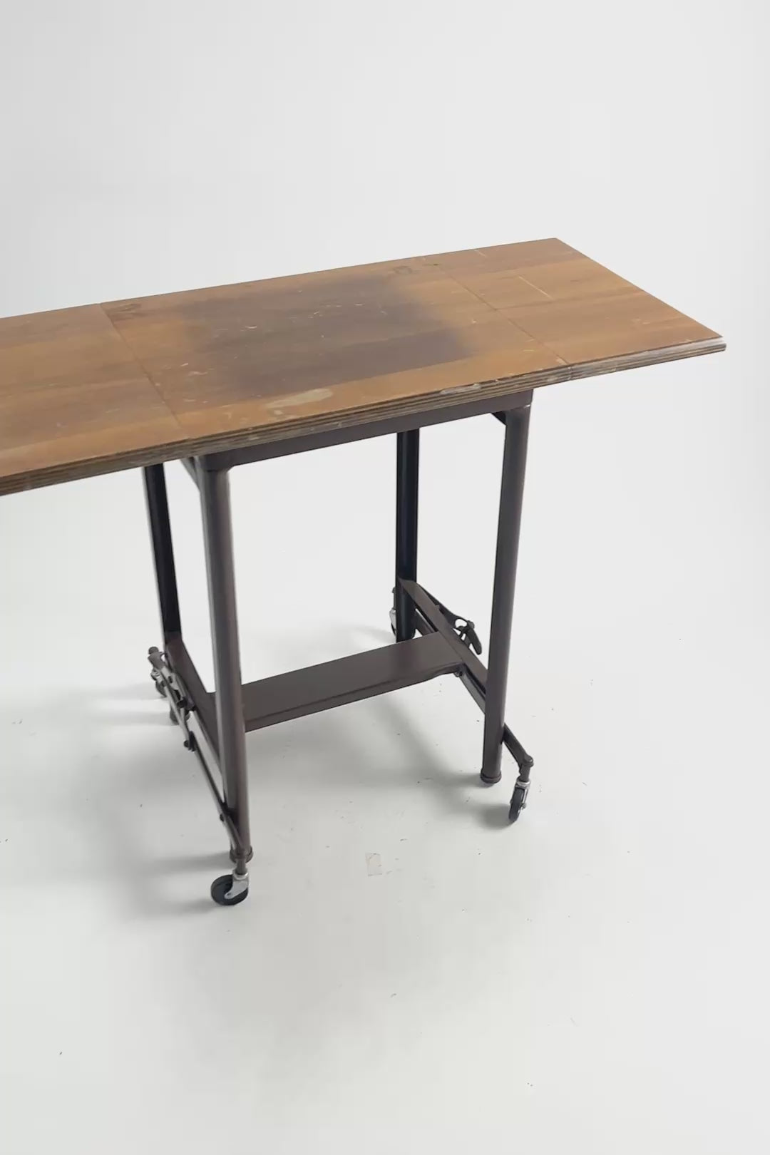 ビデオを読み込む: Typewriter Desk / タイプライターデスク