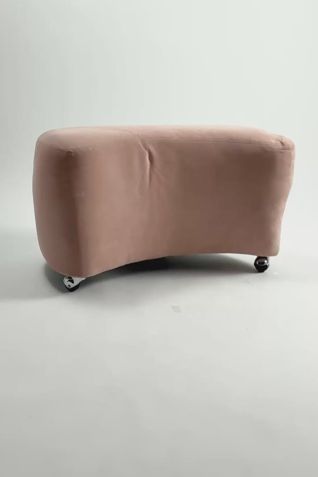 ビデオを読み込む: Suede Boomerang Ottoman / スエードブーメランオットマン