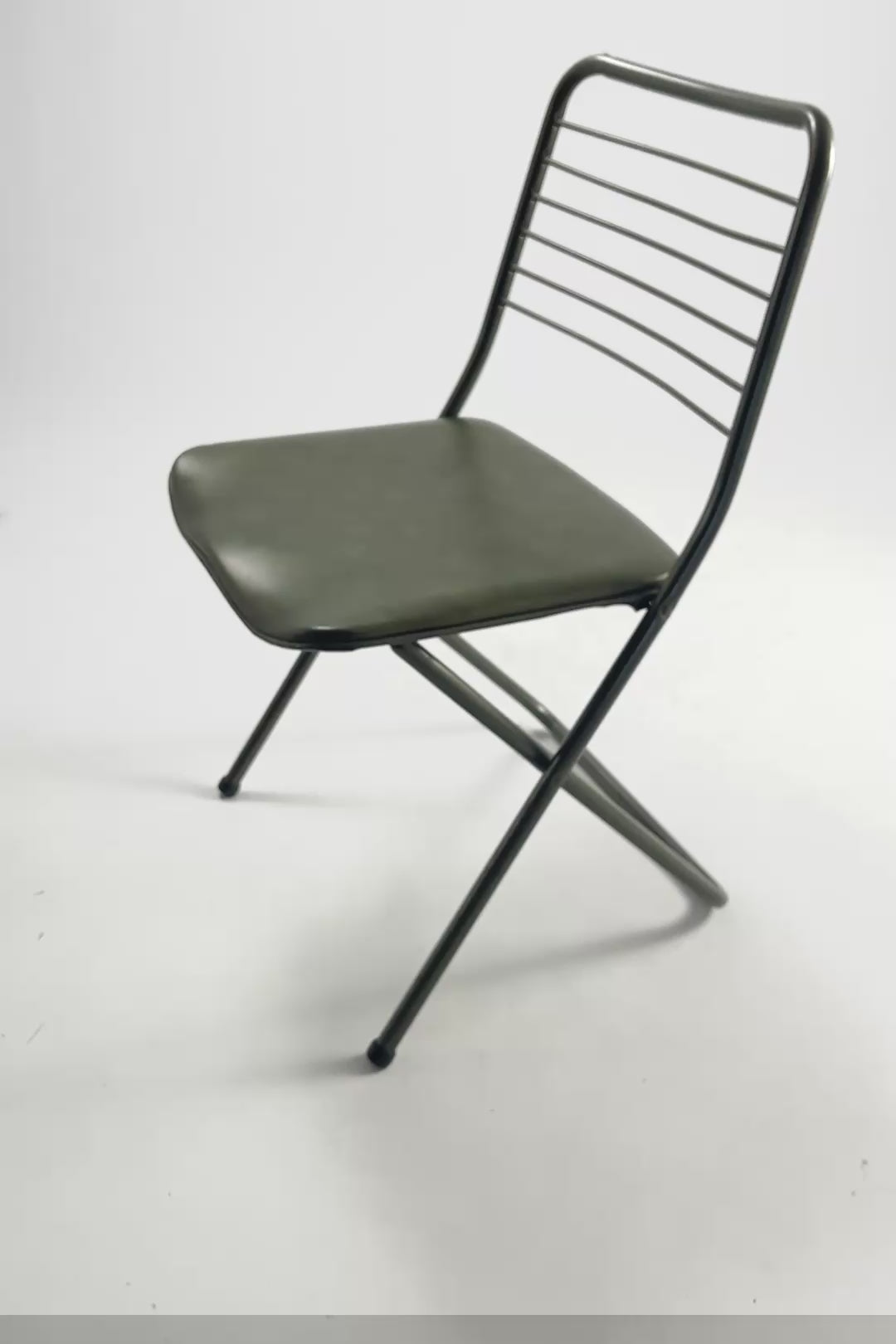 Load video: Metal Folding Chair / メタル折りたたみ椅子