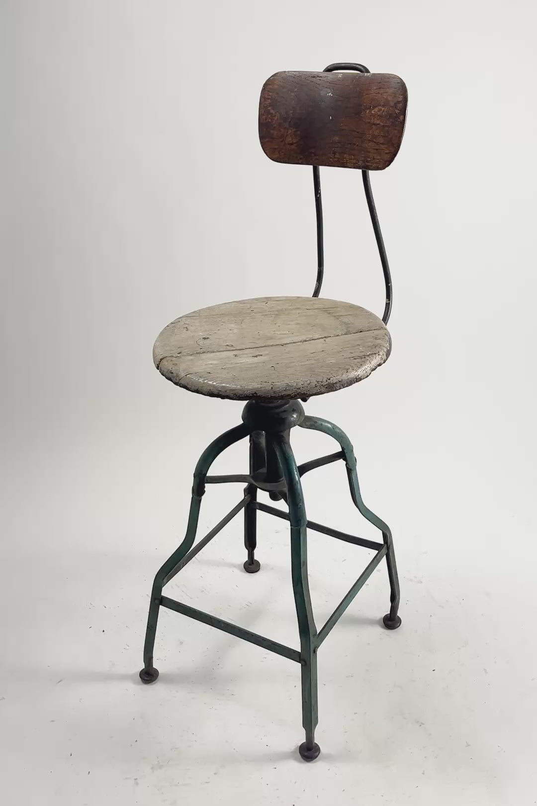 ビデオを読み込む: Industrial Drafting Chair / インダストリアル ドラフティング チェア