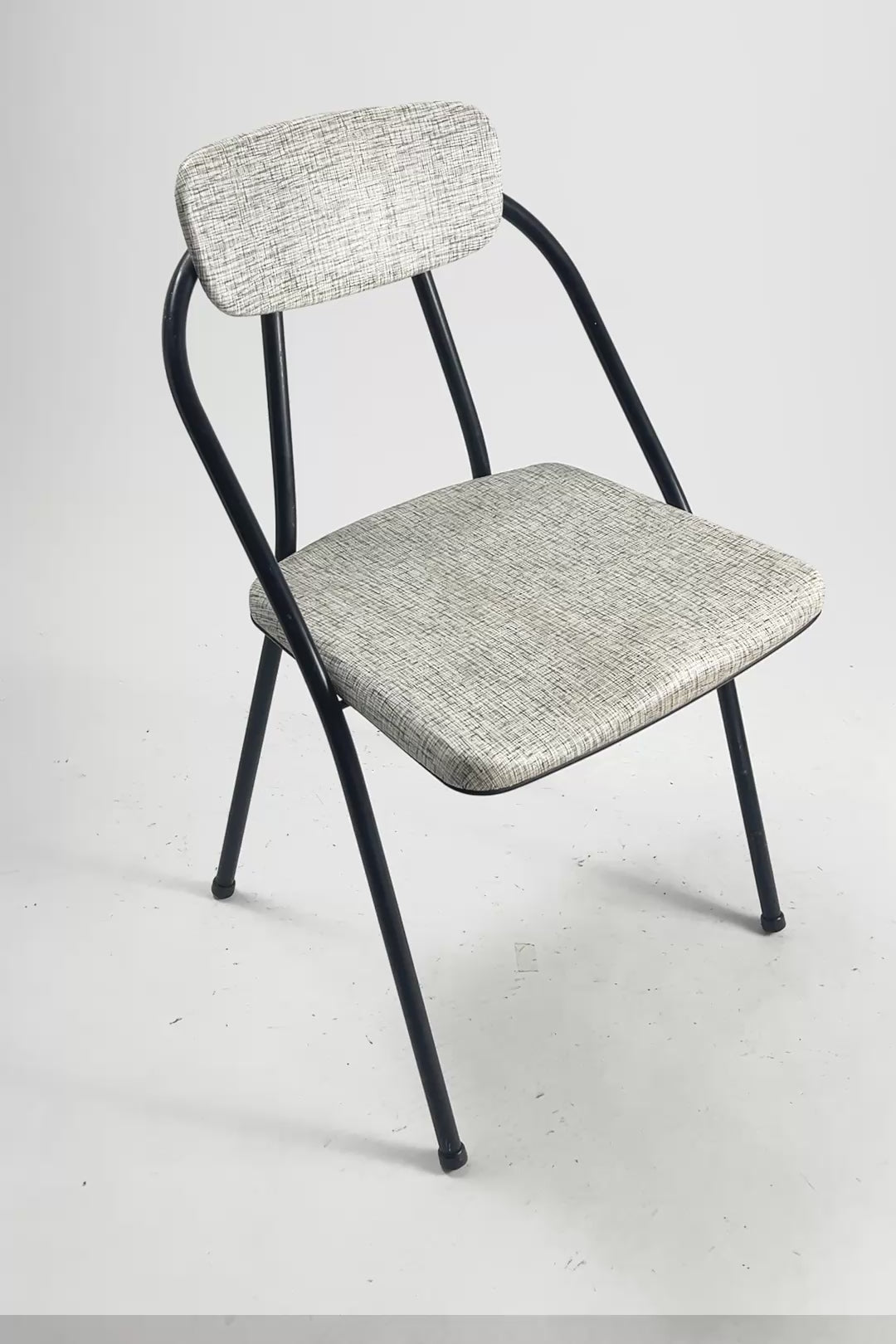 Load video: Hamilton COSCO Foldable Chair / ハミルトン・コスコ フォールダブルチェア