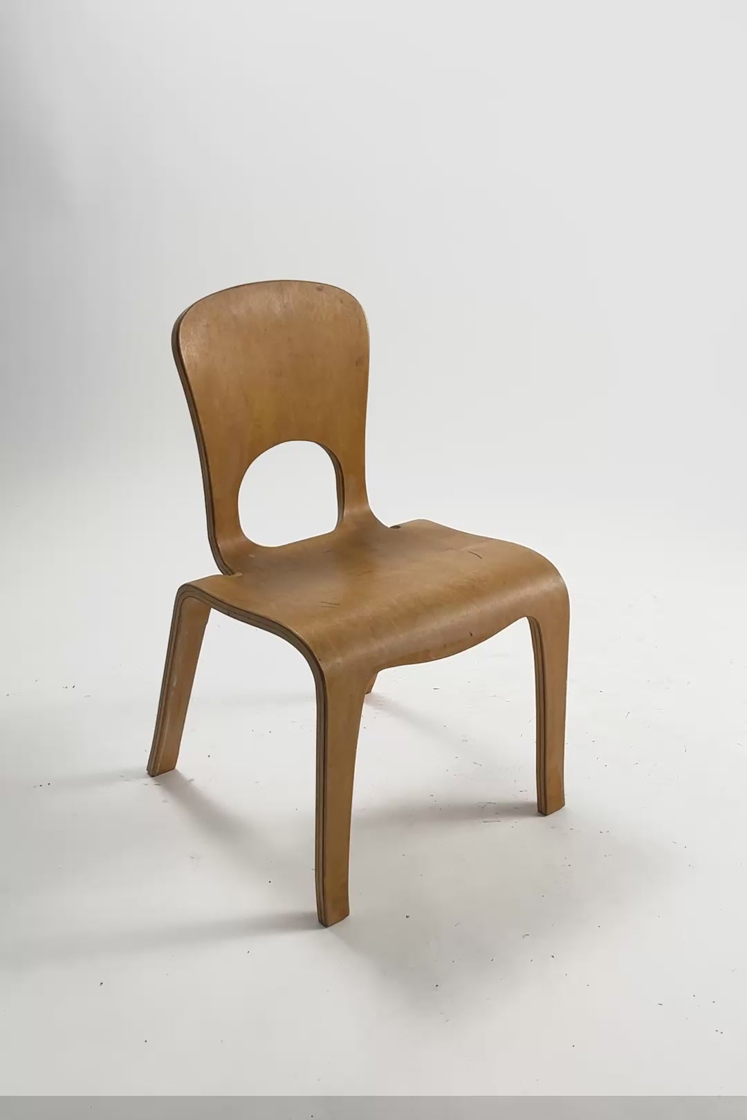 ビデオを読み込む: Vintage Plywood Kids Chair / ヴィンテージ プライウッド キッズチェア
