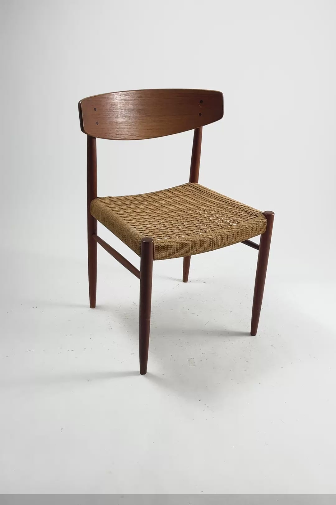 Load video: Vintage Paper Cord Dining Chair / ヴィンテージ ペーパーコード チェア