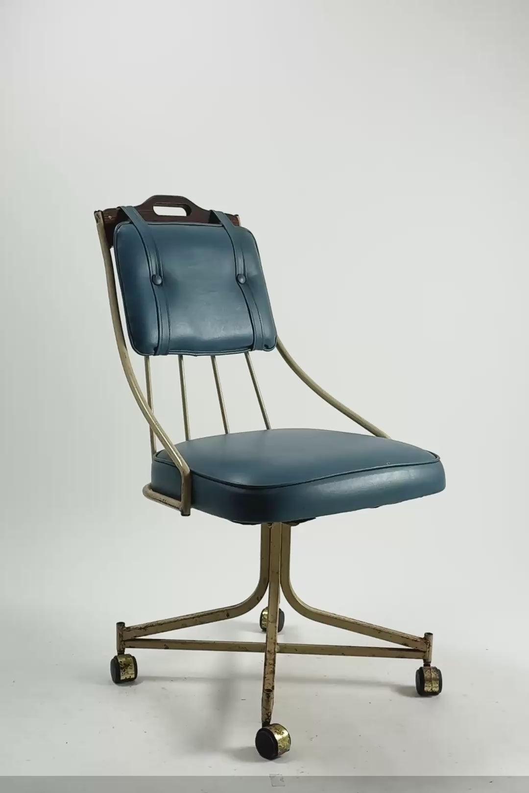 Load video: Metal Swivel Office Chair / メタル スイベル デスクチェア