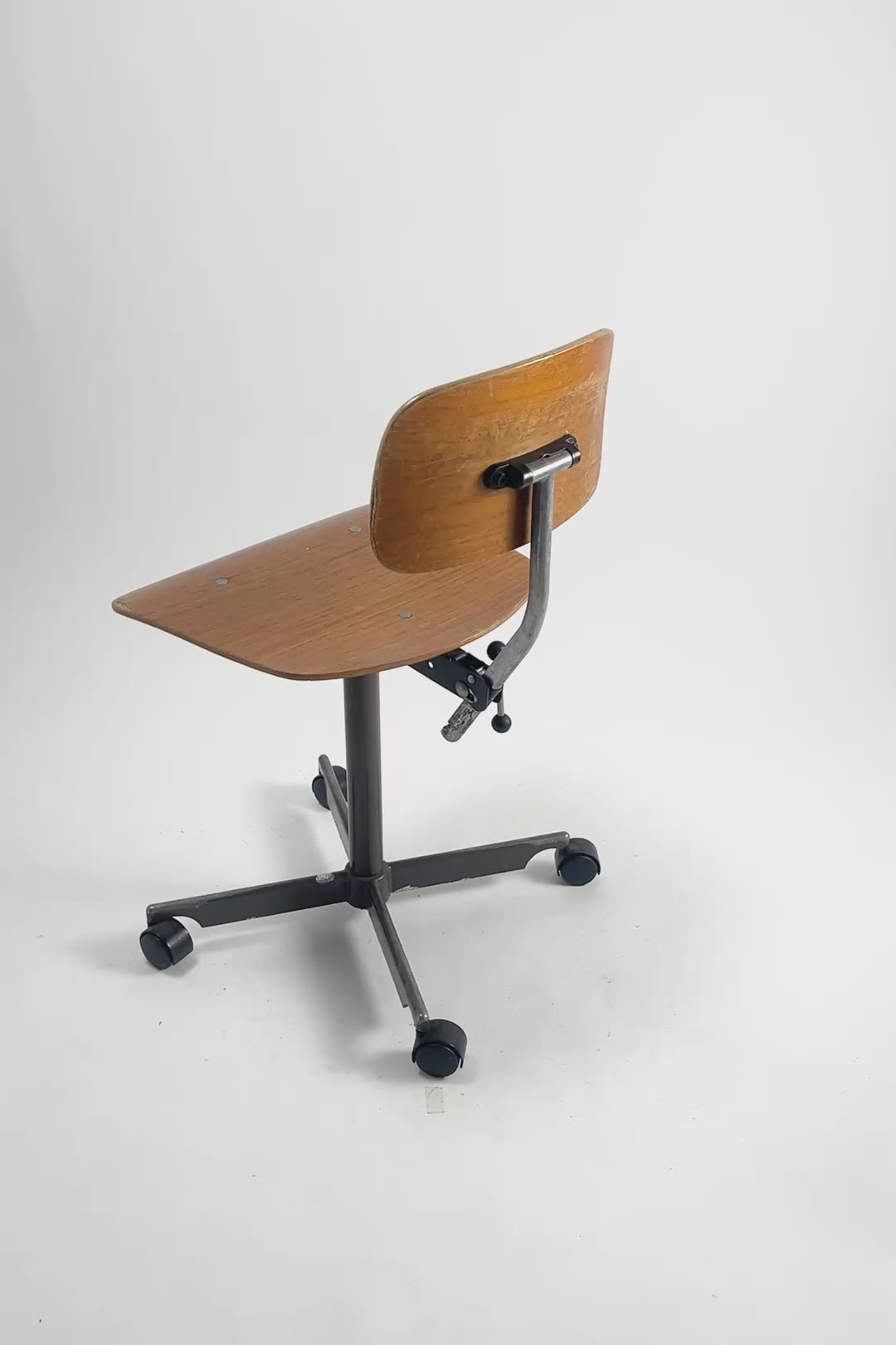 Load video: Vintage KEVI Office Chair / ヴィンテージ ケヴィ オフィス チェア