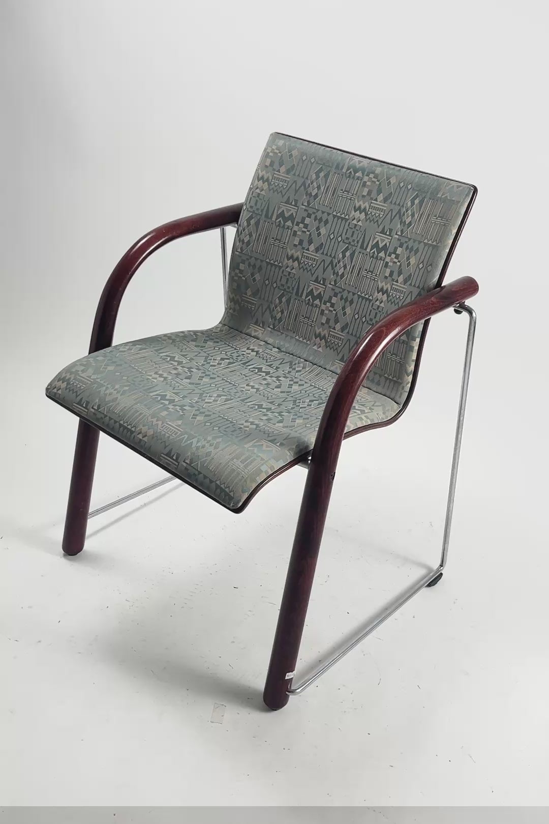 Load video: Thonet Model S320 Chair / トーネット S320 チェア