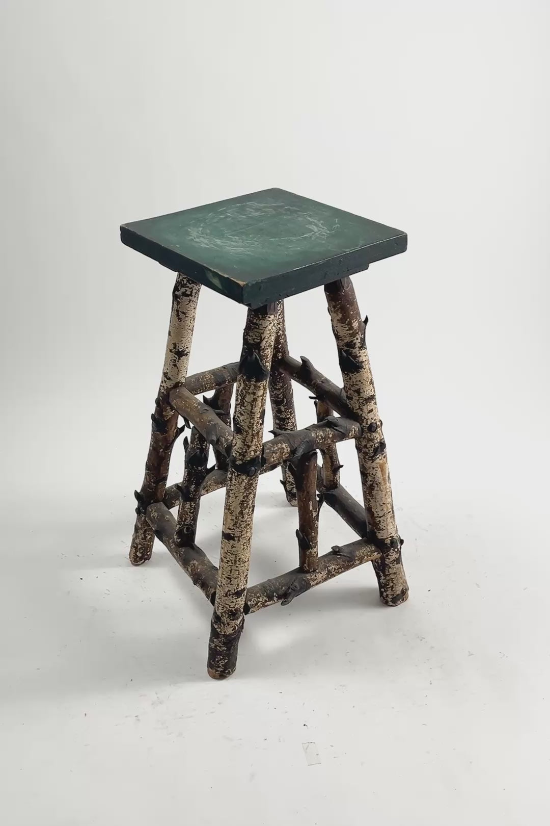 Load video: Folk Art Display Stand / フォークアートディスプレイ台