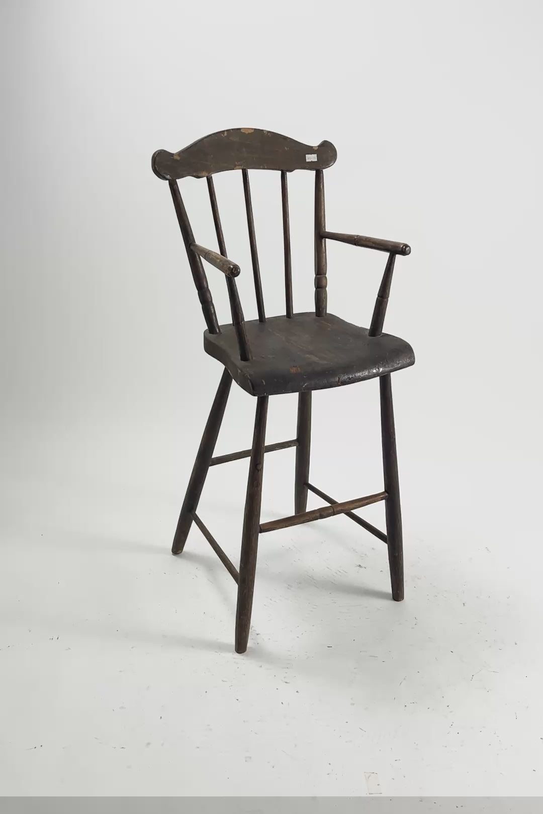 Load video: Vintage Wood Baby Chair / WOOD ベビーチェア